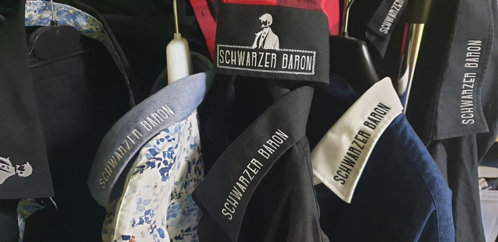 Edle Hemdenbestickung